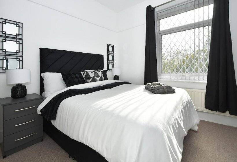 레지던스 Beautiful 3 Bed House By Ministays Stoke On Trent
