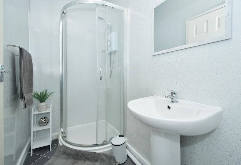 레지던스 Beautiful 3 Bed House By Ministays Stoke On Trent