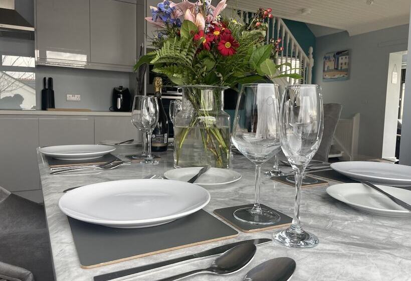 레지던스 Beautiful 3 Bed House In Sunny Killough Down