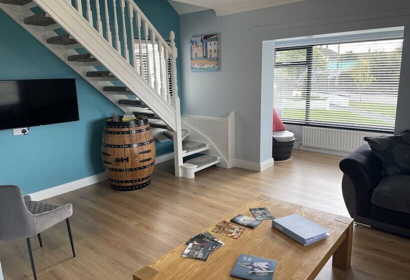 레지던스 Beautiful 3 Bed House In Sunny Killough Down