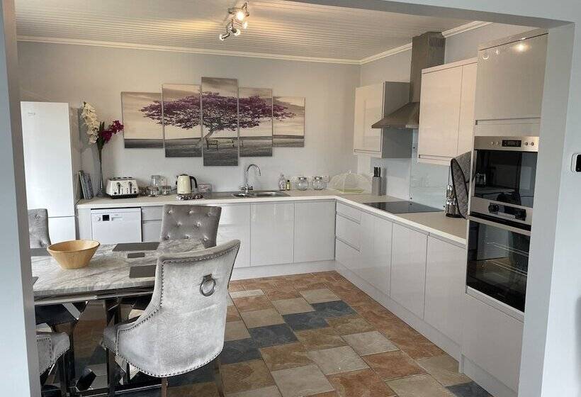 דירת נופש Beautiful 3 Bed House In Sunny Killough Down