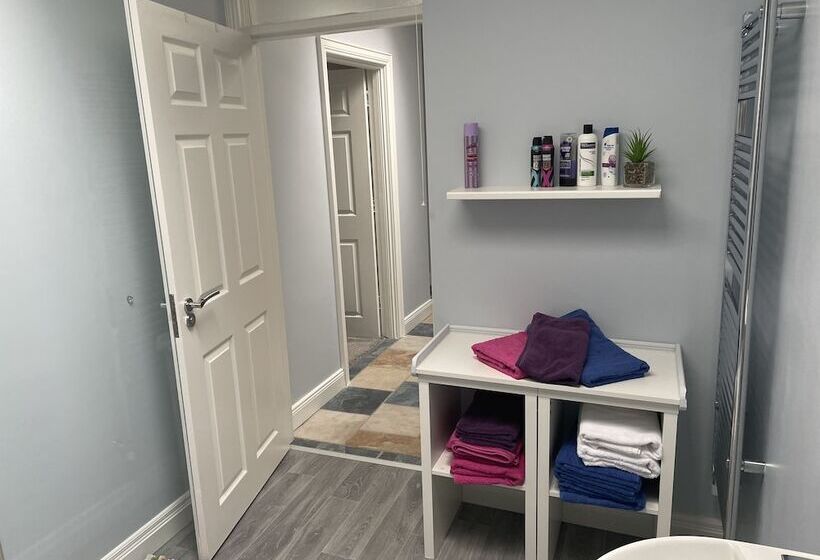 레지던스 Beautiful 3 Bed House In Sunny Killough Down