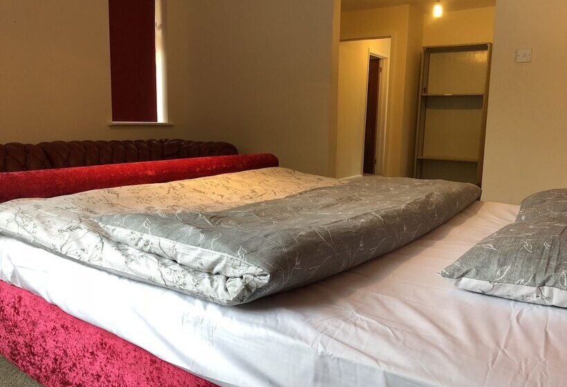 Резиденция Captivating Bungalow With Garden In High Wycombe