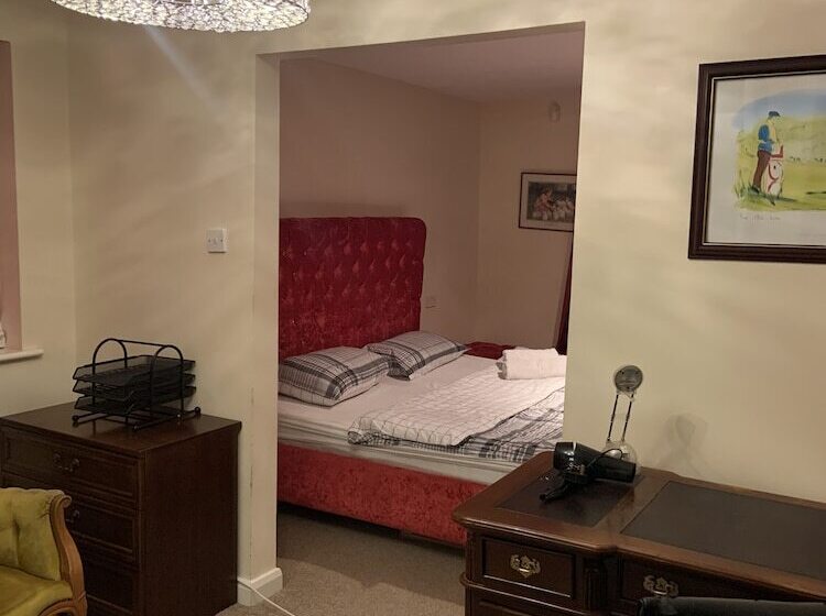 Резиденция Captivating Bungalow With Garden In High Wycombe