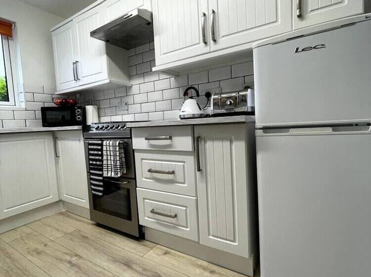 Резиденция Captivating House In Bangor, Northern Ireland