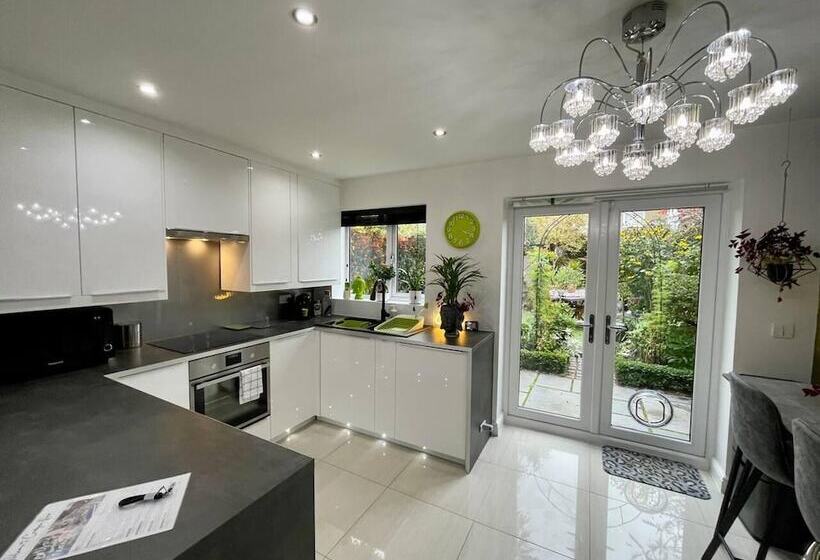 레지던스 Charming 3 Bed House In Bedworth Nec, Bhx Airport