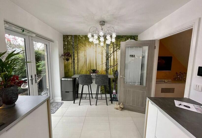 레지던스 Charming 3 Bed House In Bedworth Nec, Bhx Airport