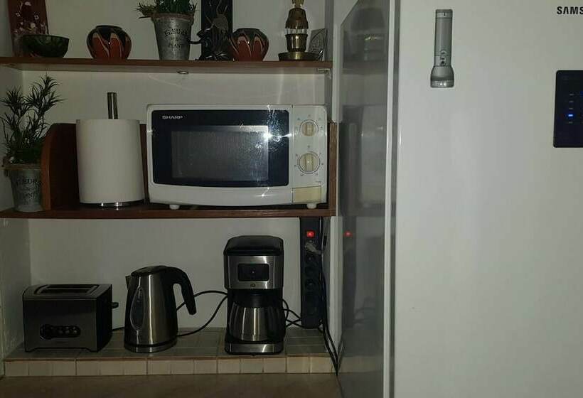 레지던스 Charming 3 Bed House In Tyros