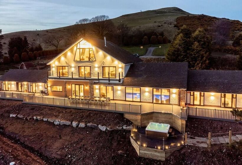 住所  Clwyd Gate Manor Pool Sauna Hottub Cave Wales