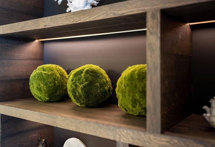 إقامة Clwyd Gate Manor Pool Sauna Hottub Cave Wales