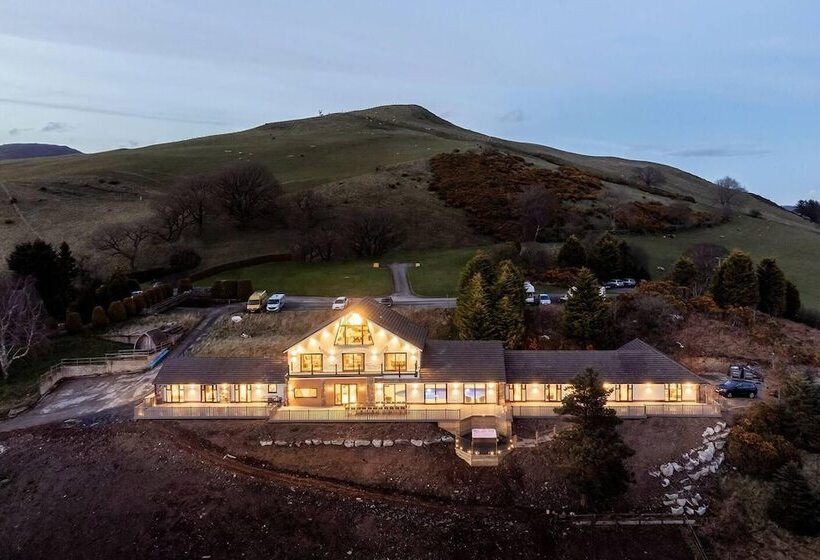 住所  Clwyd Gate Manor Pool Sauna Hottub Cave Wales