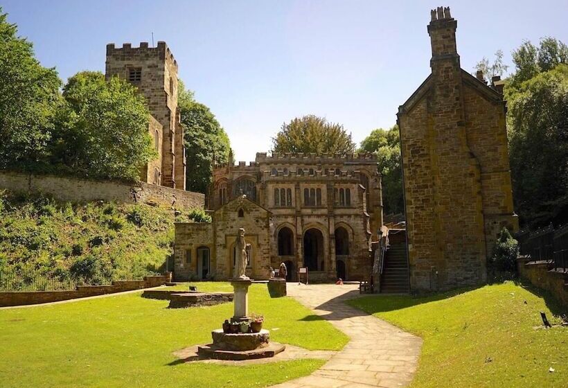 住所  Clwyd Gate Manor Pool Sauna Hottub Cave Wales