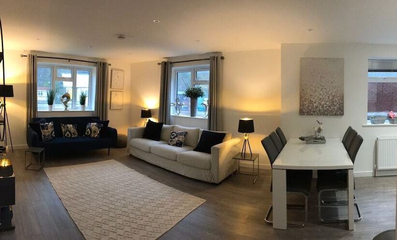 レジデンス Ella Court Apartments