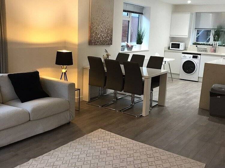 レジデンス Ella Court Apartments