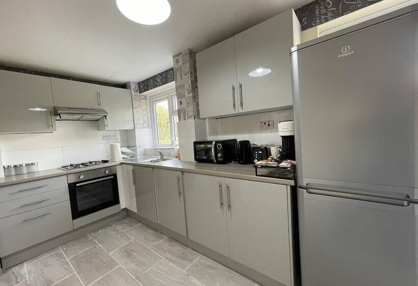 레지던스 Enjoy Lovely 4 Bed Apartment With Garden