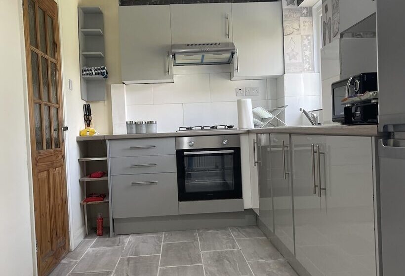 레지던스 Enjoy Lovely 4 Bed Apartment With Garden