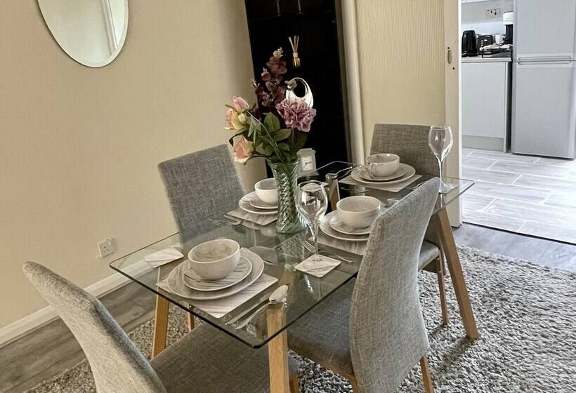 레지던스 Enjoy Lovely 4 Bed Apartment With Garden