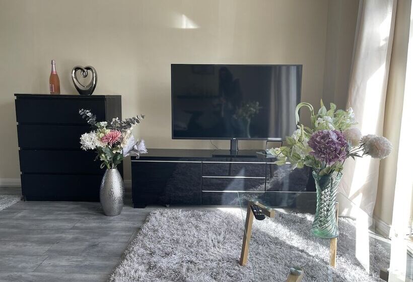 레지던스 Enjoy Lovely 4 Bed Apartment With Garden