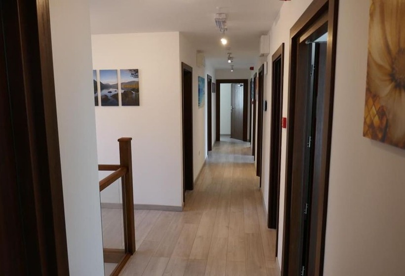 Резиденция Immaculate 12 Bed House Good Amenities In Wigan