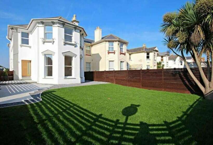 Резиденция Immaculate 4 Bed House In Paignton Near Beach
