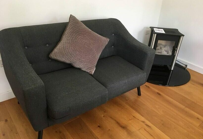 Резиденция Immaculate 4 Bed House In Paignton Near Beach