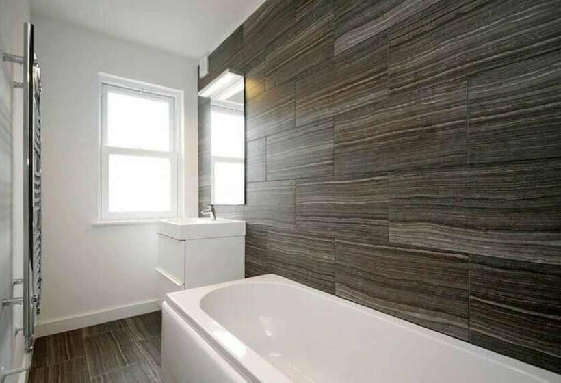 Резиденция Immaculate 4 Bed House In Paignton Near Beach