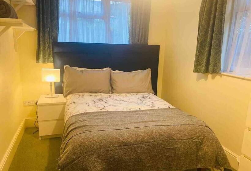 إقامة Immaculate 6 Bed House In Coventry