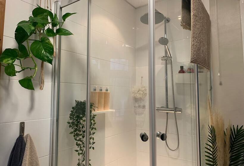 레지던스 Impeccable 3 Bed Bungalow Near Launceston