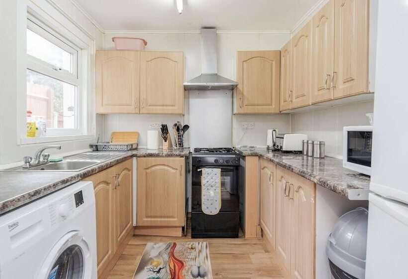 דירת נופש Impeccable And Welcoming 3 Bed House In London