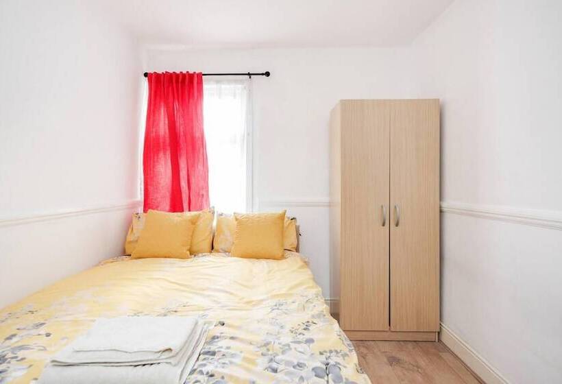 דירת נופש Impeccable And Welcoming 3 Bed House In London