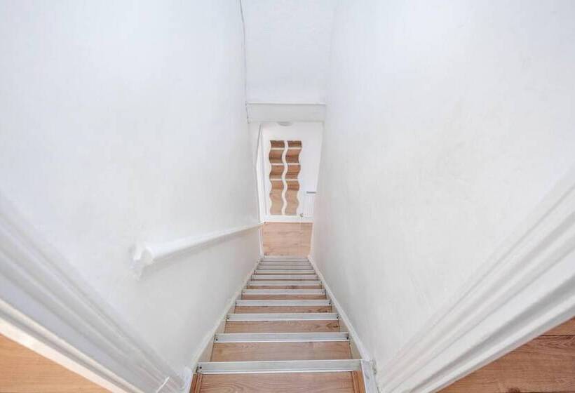 דירת נופש Impeccable And Welcoming 3 Bed House In London