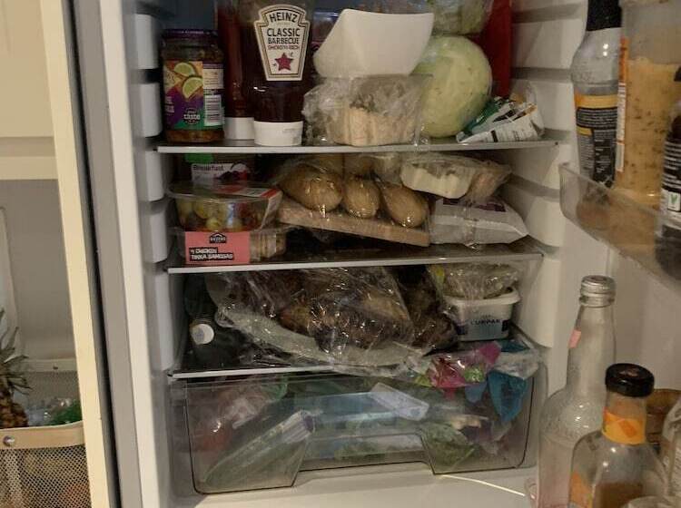 住所  Impeccable Bungalow In Fair Oak, Hampshire