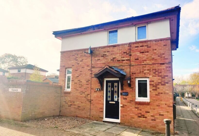 住所  Inviting 2 Bed House In Milton Keynes   Netflix