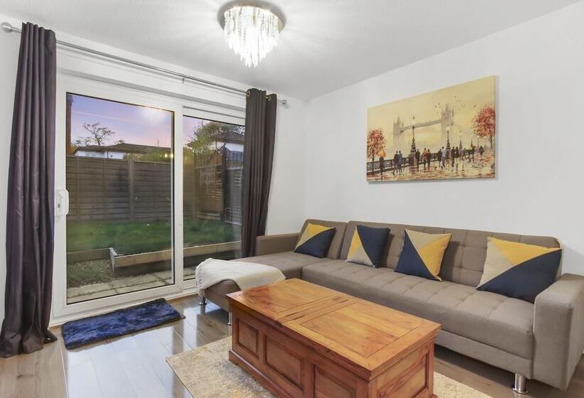 住所  Inviting 2 Bed House In Milton Keynes   Netflix