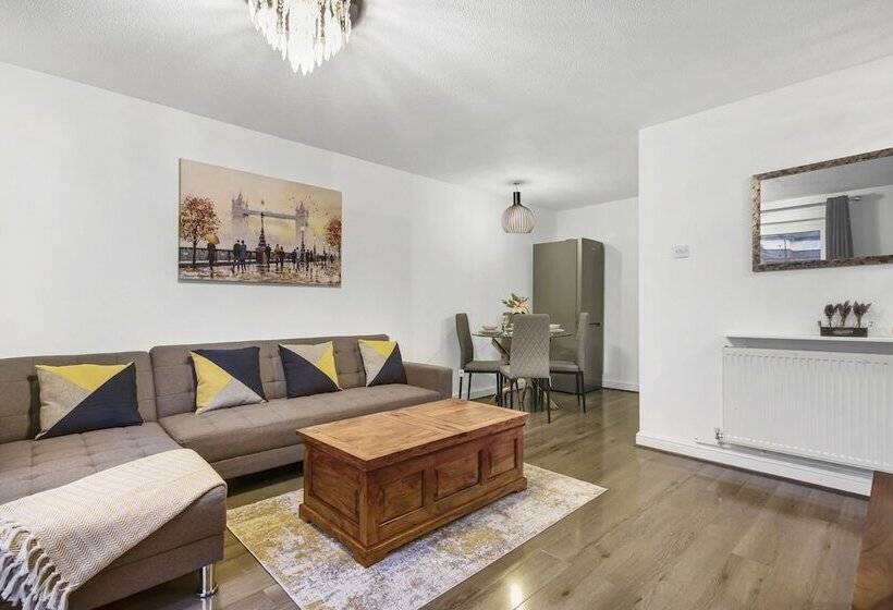 住所  Inviting 2 Bed House In Milton Keynes   Netflix