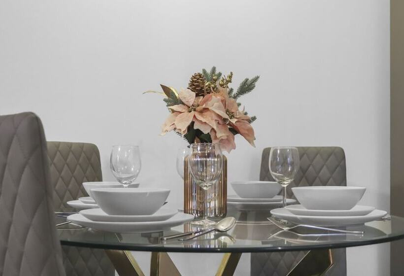 住所  Inviting 2 Bed House In Milton Keynes   Netflix