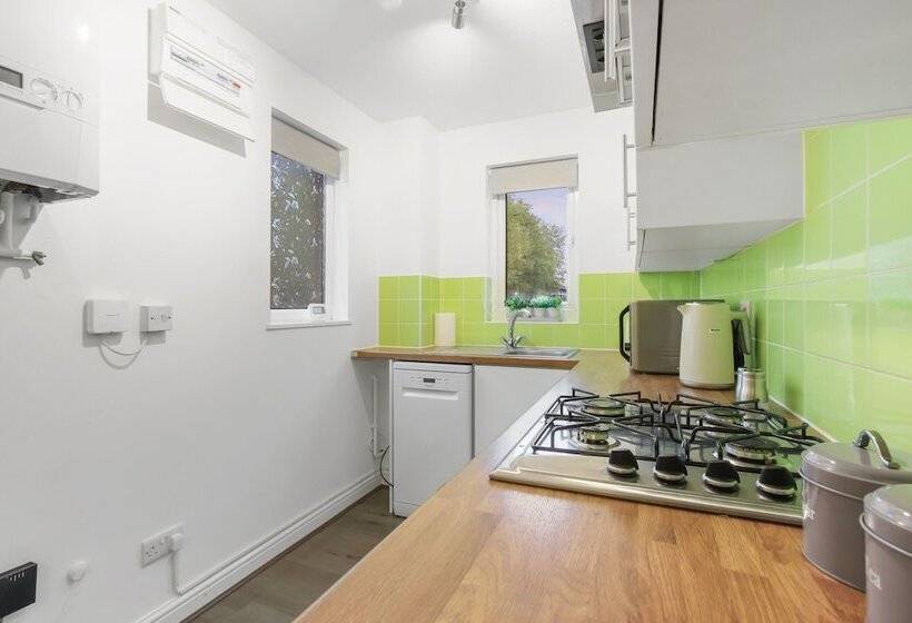 住所  Inviting 2 Bed House In Milton Keynes   Netflix