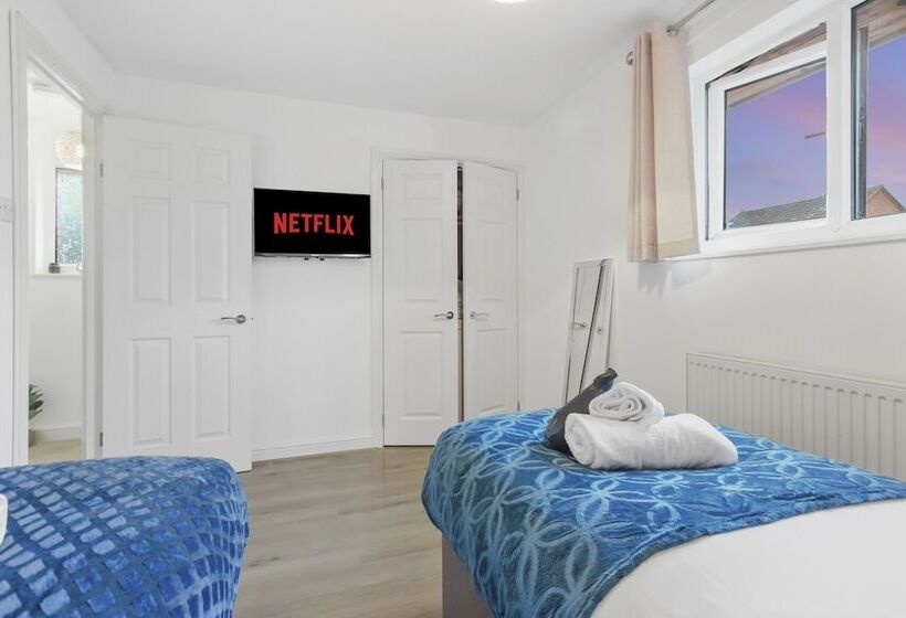 住所  Inviting 2 Bed House In Milton Keynes   Netflix