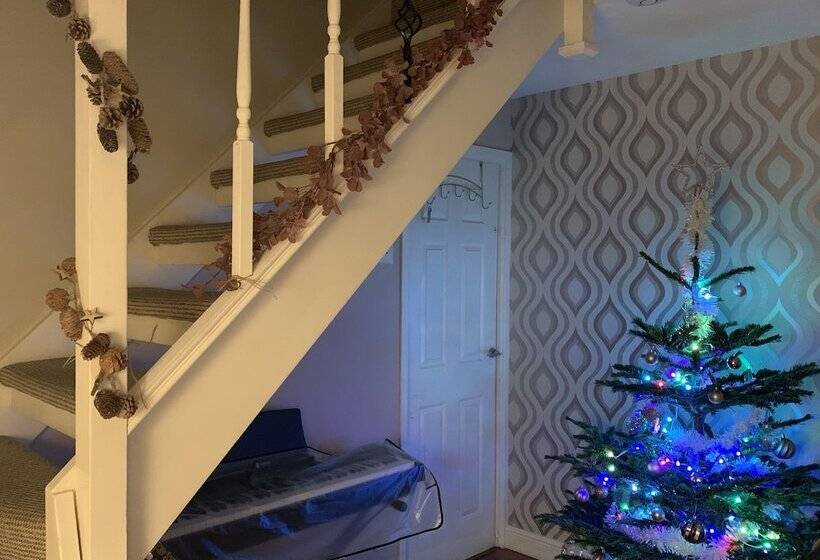 Резиденция Lovely 2 Bed House In Bramley With Field View