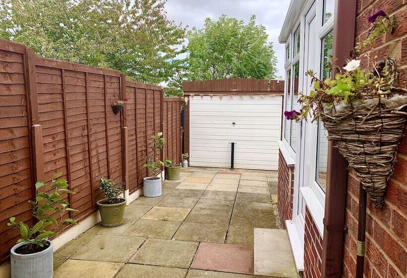 Резиденция Lovely 2 Bed House In Bramley With Field View