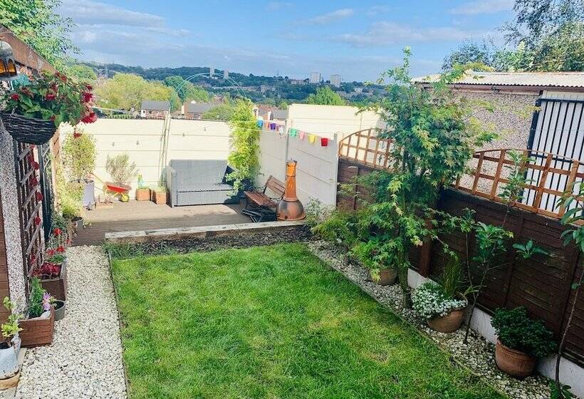 Резиденция Lovely 2 Bed House In Bramley With Field View