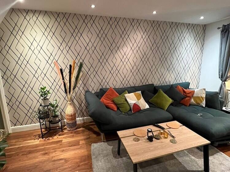 Резиденция Lovely 2 Bed House In Bramley With Field View