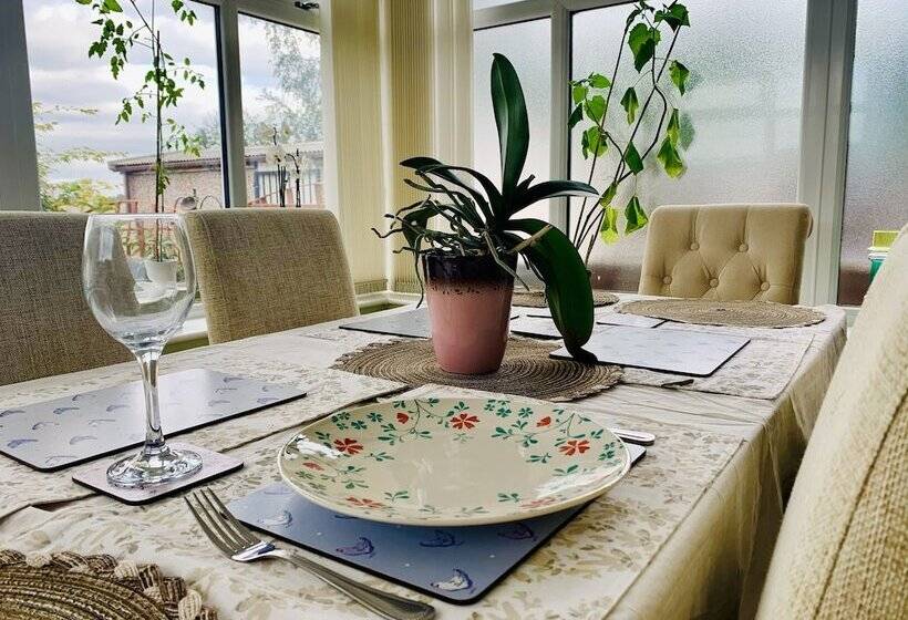 Резиденция Lovely 2 Bed House In Bramley With Field View