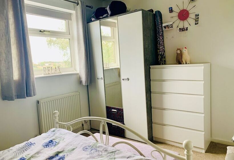 Резиденция Lovely 2 Bed House In Bramley With Field View