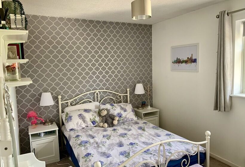 Резиденция Lovely 2 Bed House In Bramley With Field View