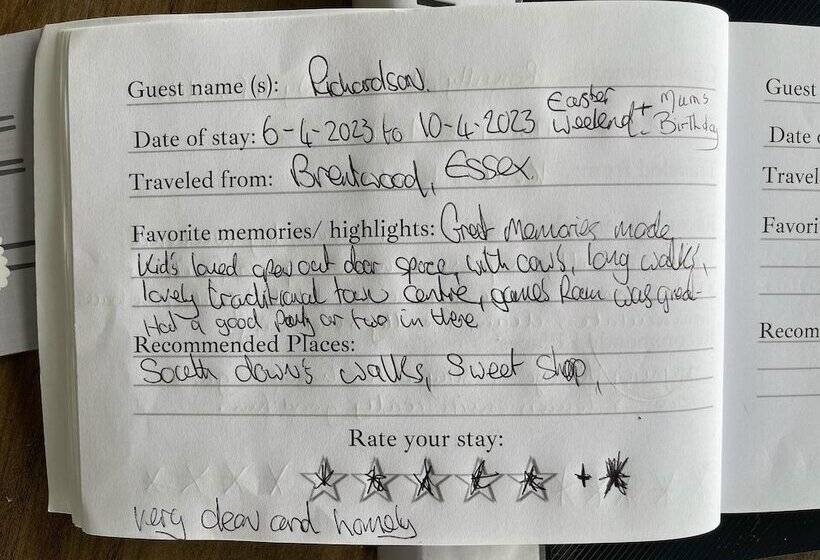 דירת נופש Luxury 5 Bed House With Tennis Court & Games Room