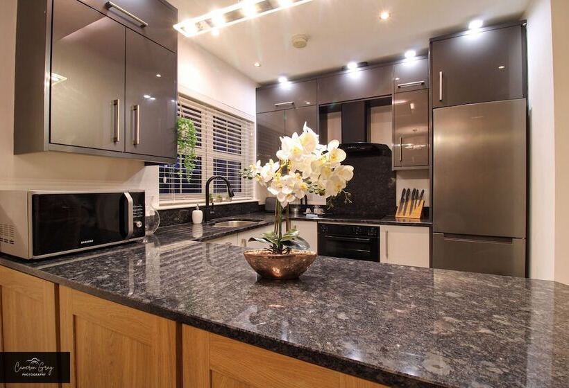 レジデンス Modern Home In Belfast, Office, Parking, Wifi