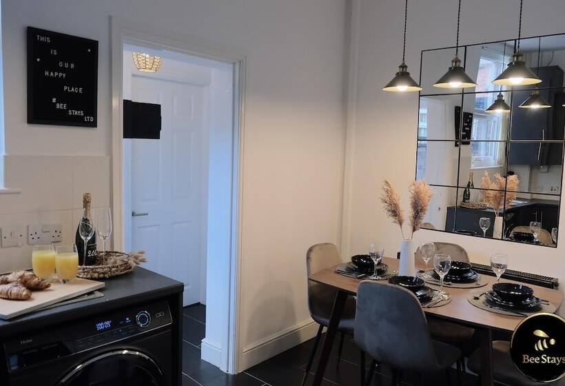 إقامة Pickmere House  An Oasis Near Town Centre