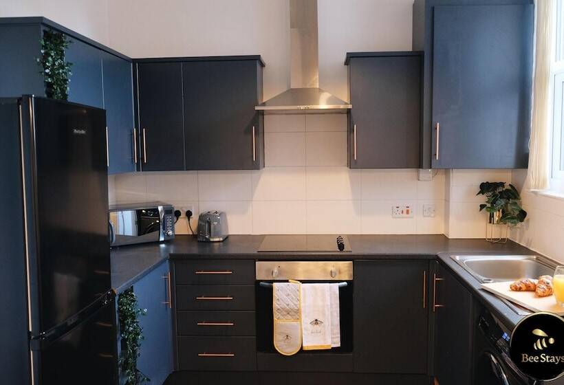 إقامة Pickmere House  An Oasis Near Town Centre