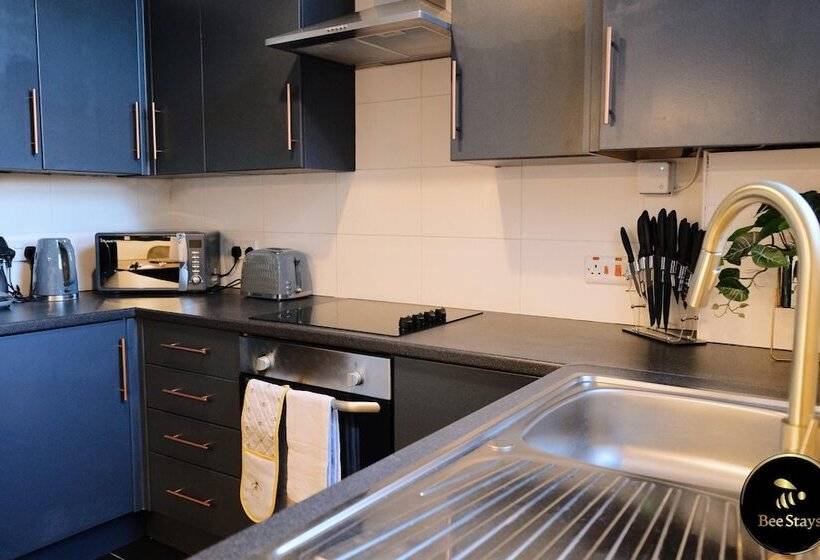 إقامة Pickmere House  An Oasis Near Town Centre